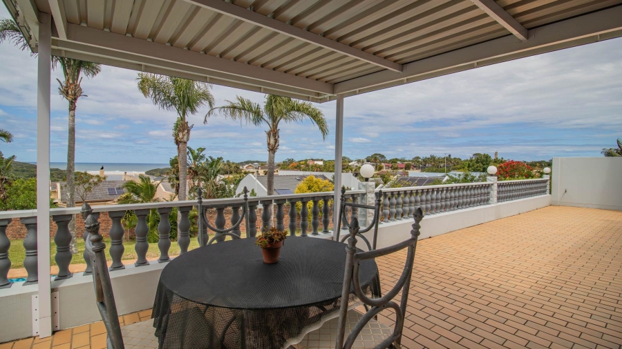 5 Bedroom Property for Sale in Beacon Bay Eastern Cape